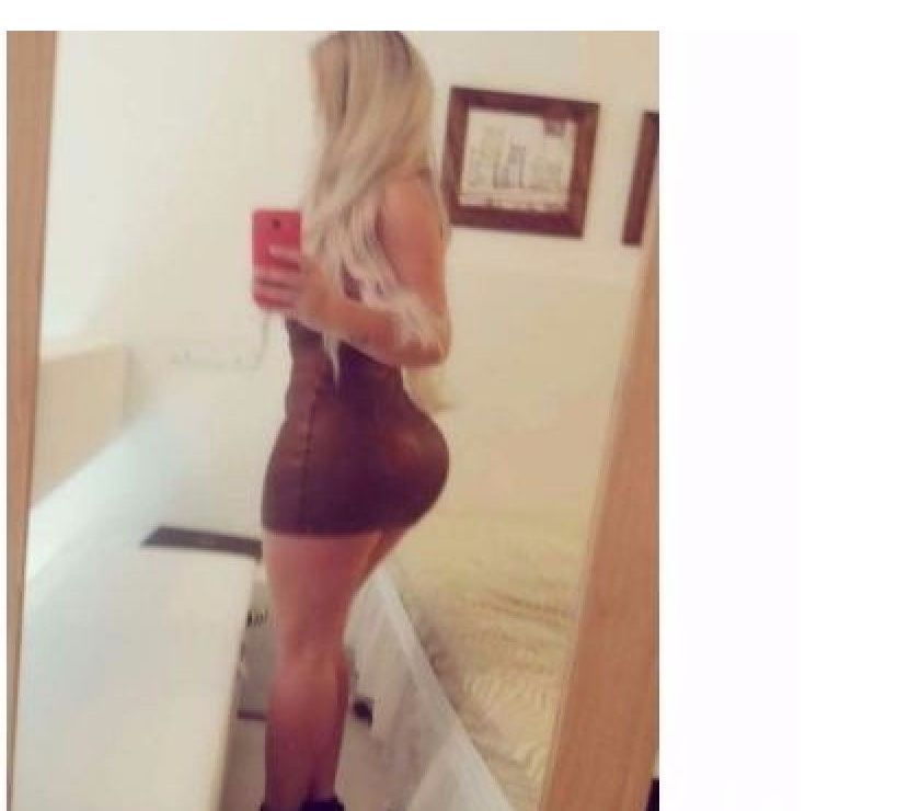 Blonde magnifique aux doigts de fée